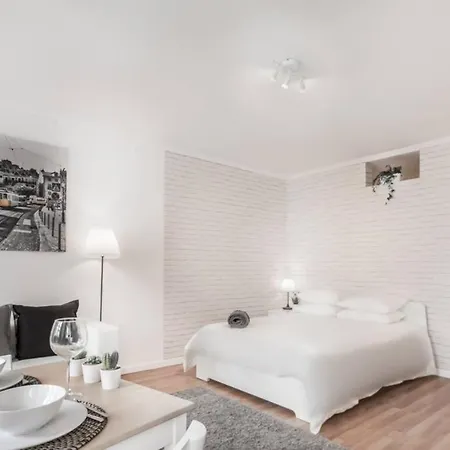 Under A Fig Tree דירה